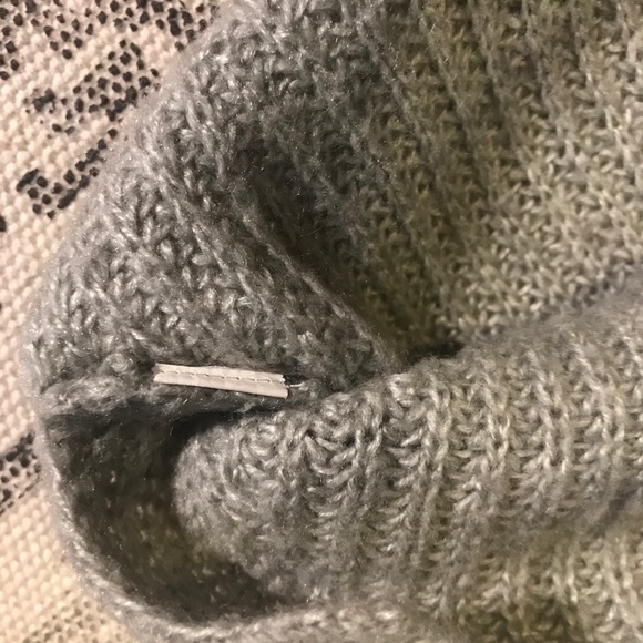 GAP Thick Knit Gray Long Sweater - Picture 4 of 5